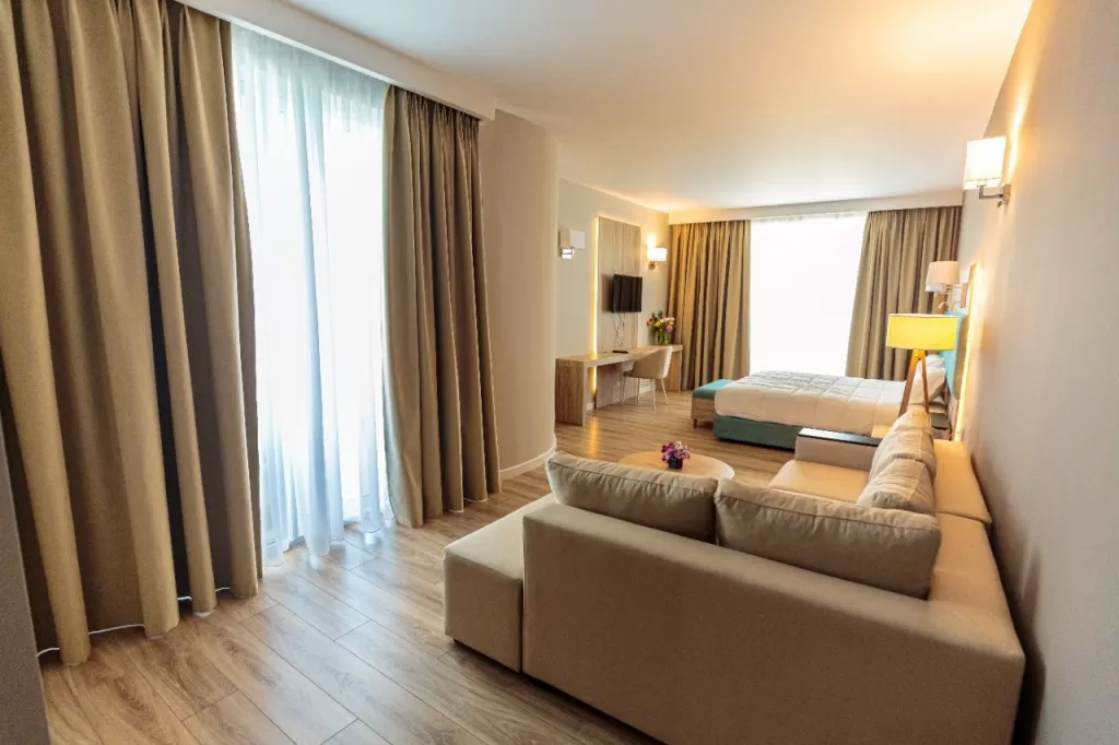 Regina Blu Suite 7.jpg